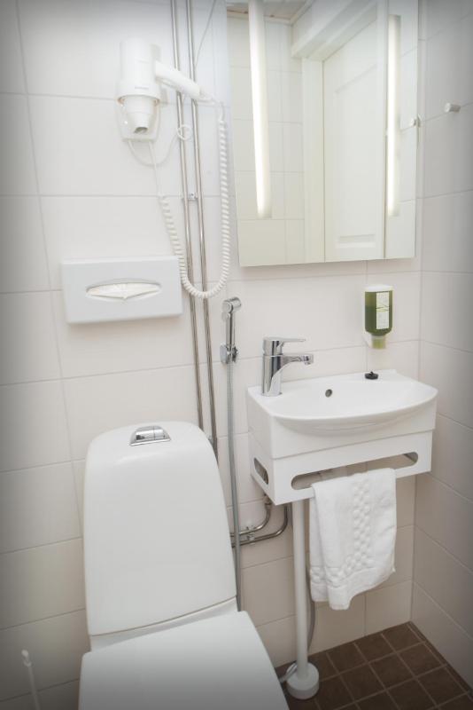 Classic Twin Room image 4