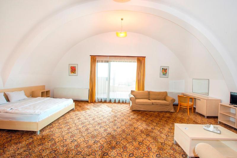 Suite with Balcony image 3