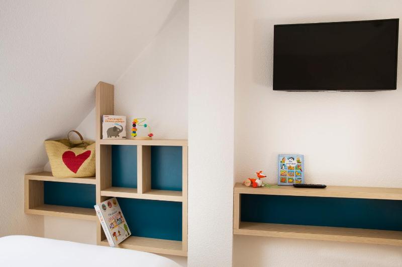 Family Room with Sea View image 2