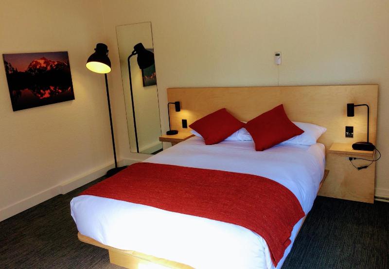 Standard Queen Room - Non-Smoking