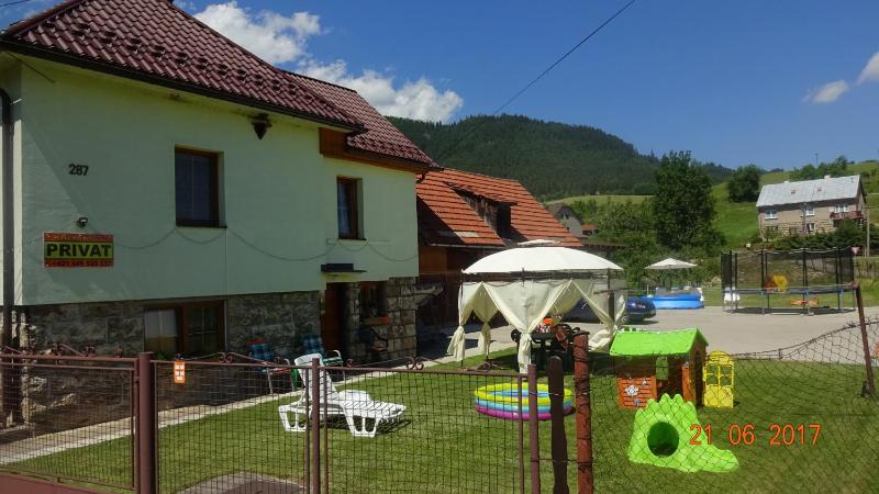 Triple Room with Garden View image 3