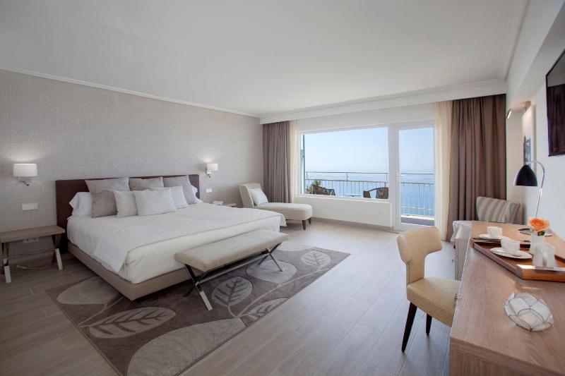 Junior Suite with Sea View image 1