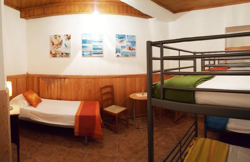 Quadruple Room with Private External Bathroom image 2