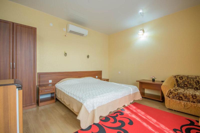 Double Room with Extra Bed image 3