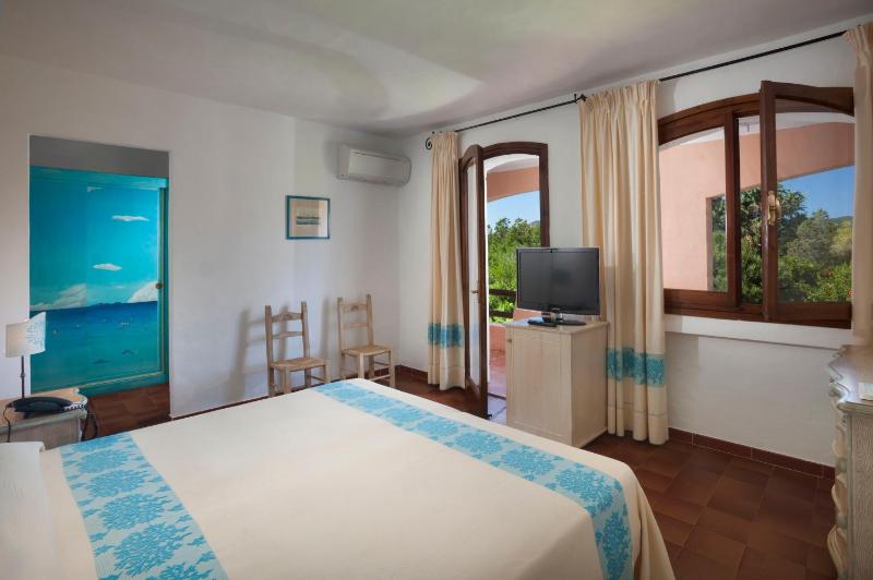 Double or Twin Room with Side Sea View image 4