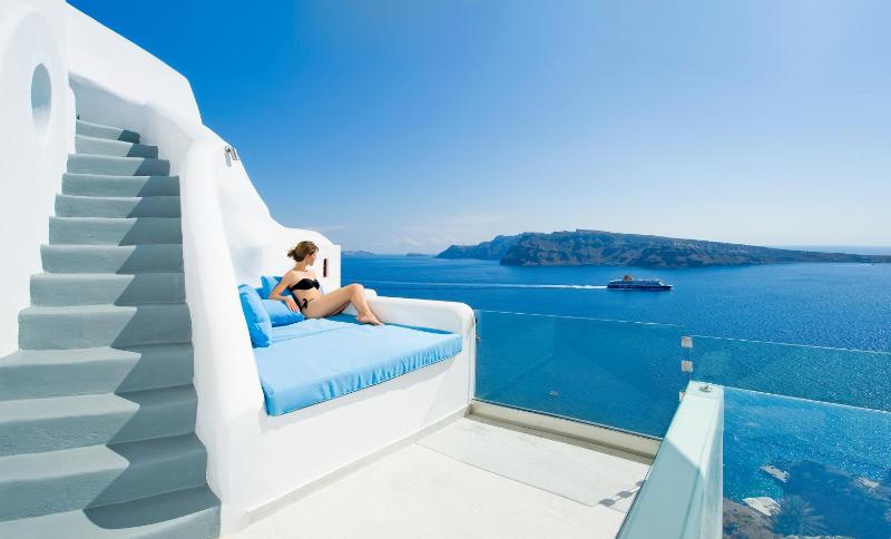 Villa with Private Outdoor Heated Pool and Caldera View image 3