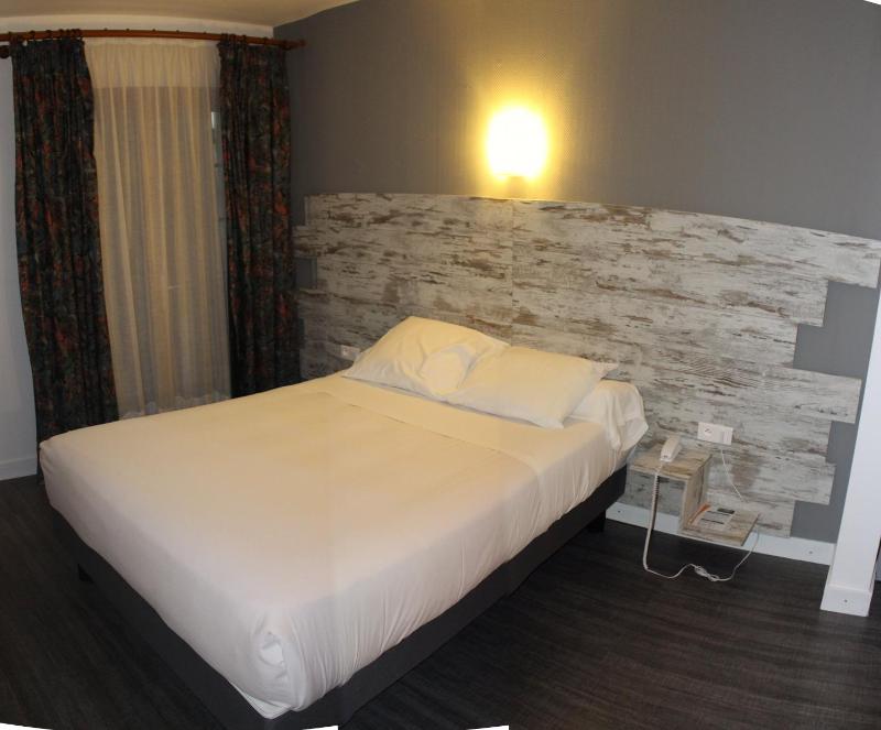 Double Room with Park View image 4