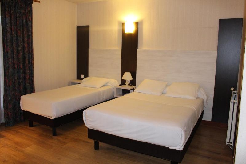 Family Room (4 Adults) image 1