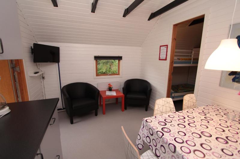 One-Bedroom Cottage with Shared Bathroom 50m away. (5 Adults) image 3
