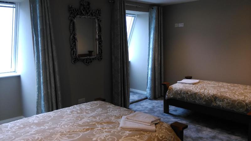 Deluxe Triple Room with Sea View image 1