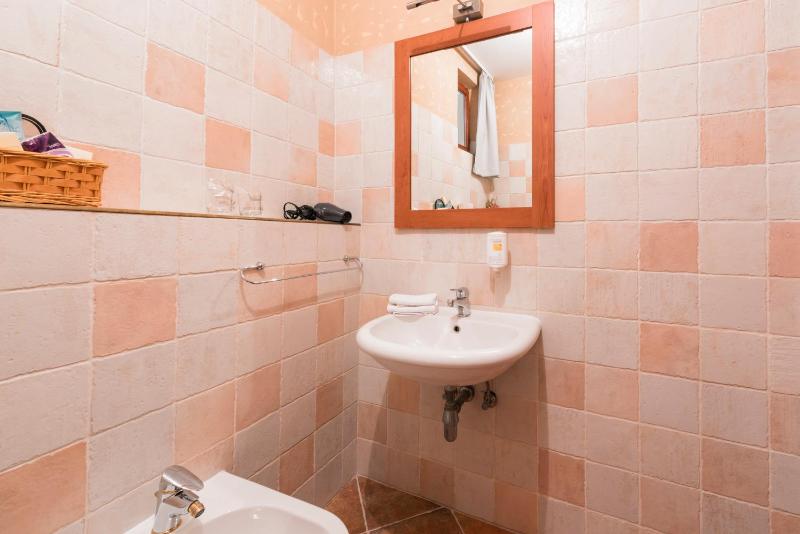 Deluxe Family Room image 4