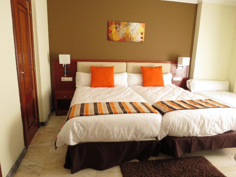Economy Quadruple Room image 1