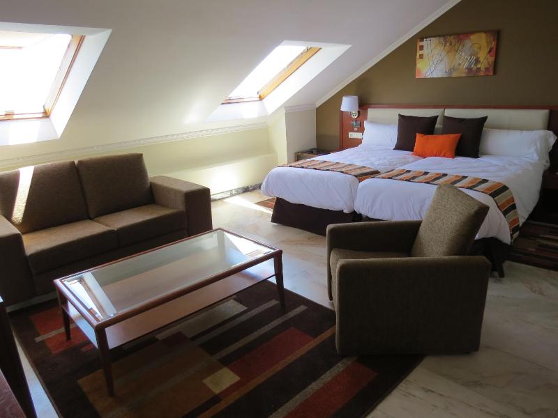 Superior Double or Twin Room with Sea View image 2