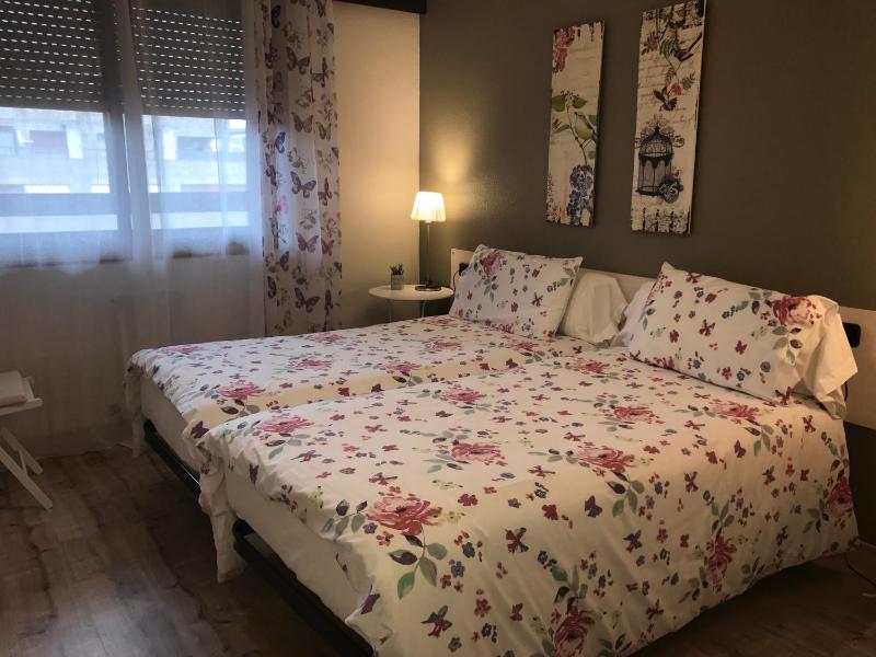 Twin Room image 3