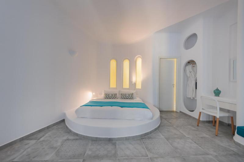 Superior Studio with Hot Tub image 1