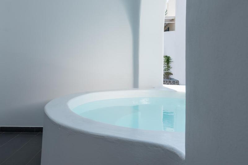 Superior Studio with Hot Tub image 4