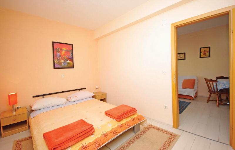 Apartments Makarska - image 3