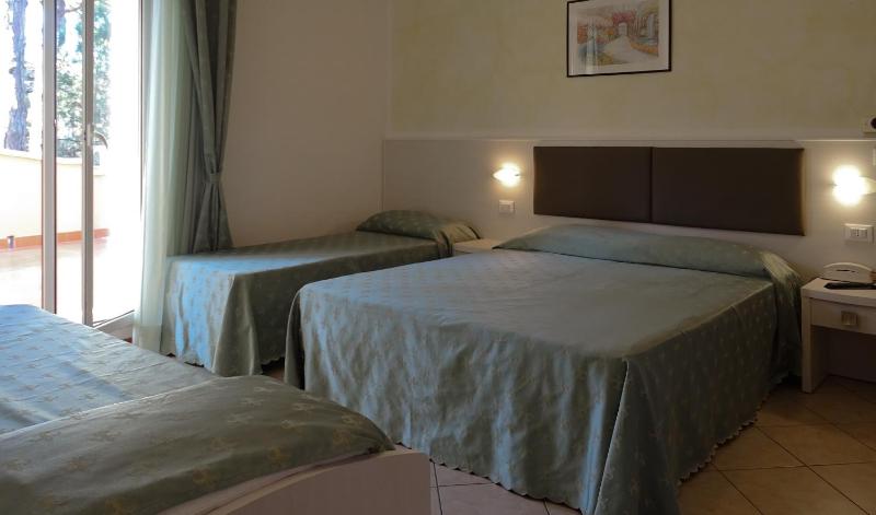 Classic Quadruple Room image 4