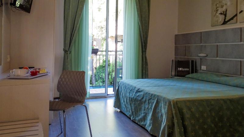 Classic Triple Room image 2