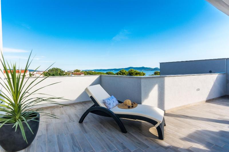 Superior Apartment with Hot Tub - Seaside image 2