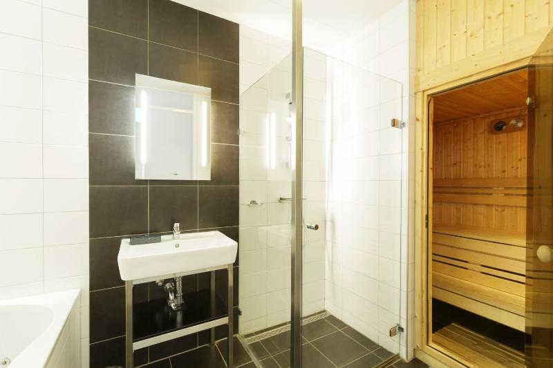 Waterfront Suite VIP (8 Adults) image 1