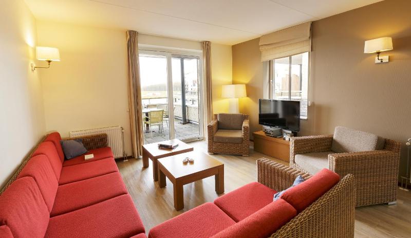 Waterfront Suite VIP (8 Adults) image 2