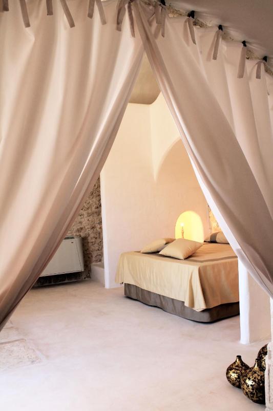 King Room with Balcony image 3