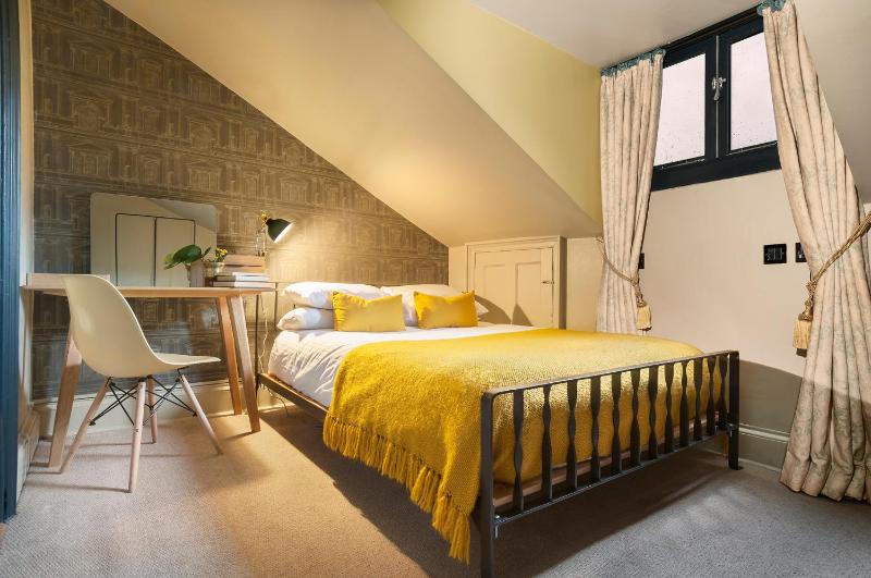 Small Double Room image 2