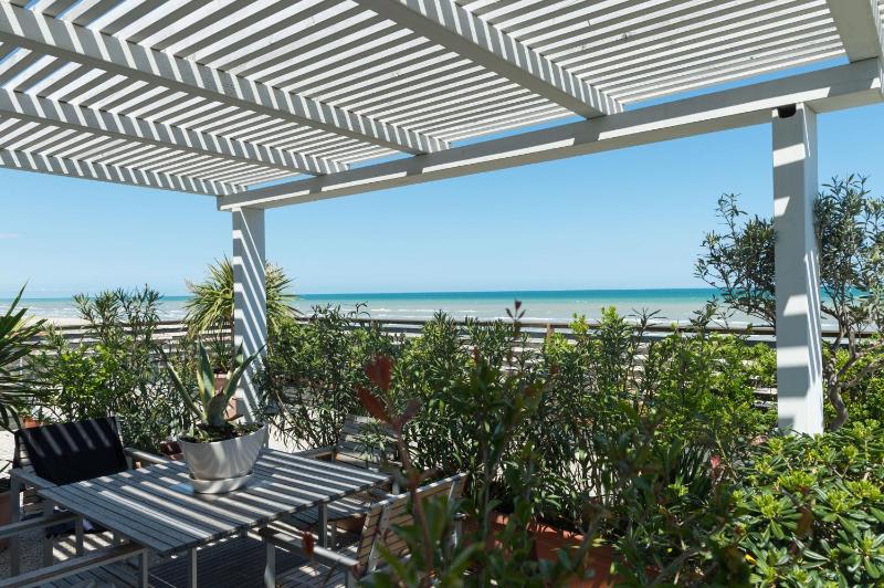 Junior Suite with Sea View image 3