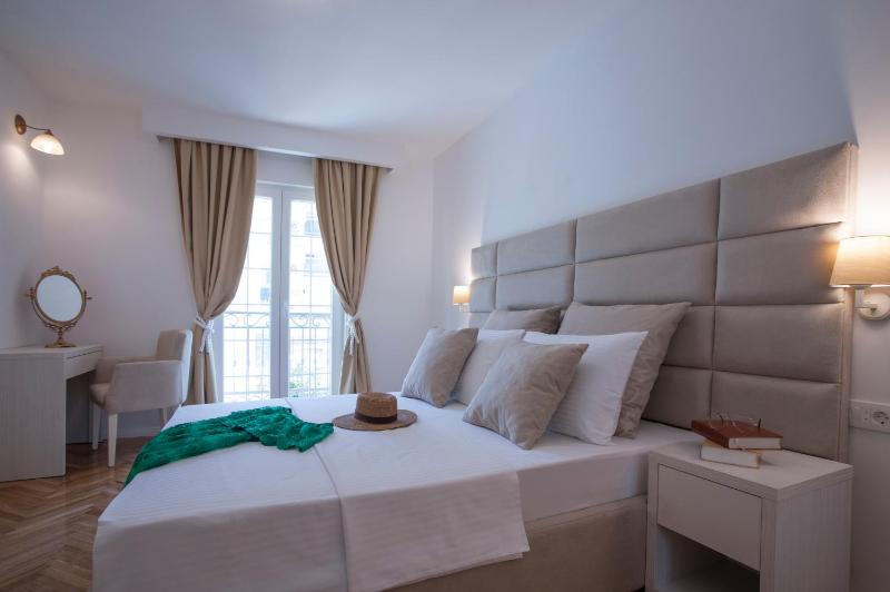 One-Bedroom Apartment image 3