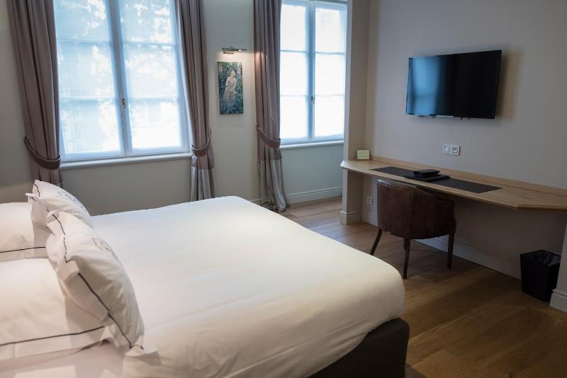 Junior Suite with Garden View image 4