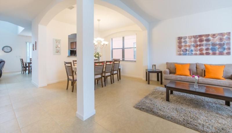 Six-Bedroom House image 3