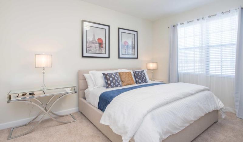Six-Bedroom House image 2