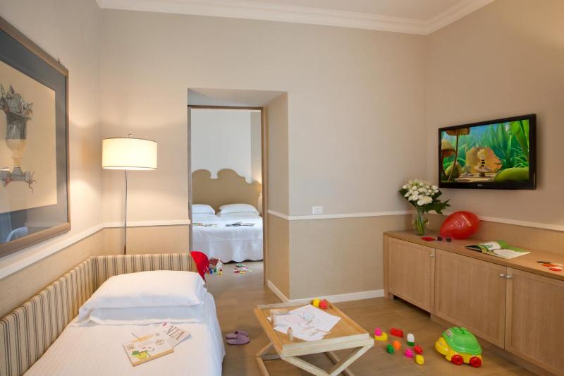 Family Room (2 Adults + 2 Children) image 3