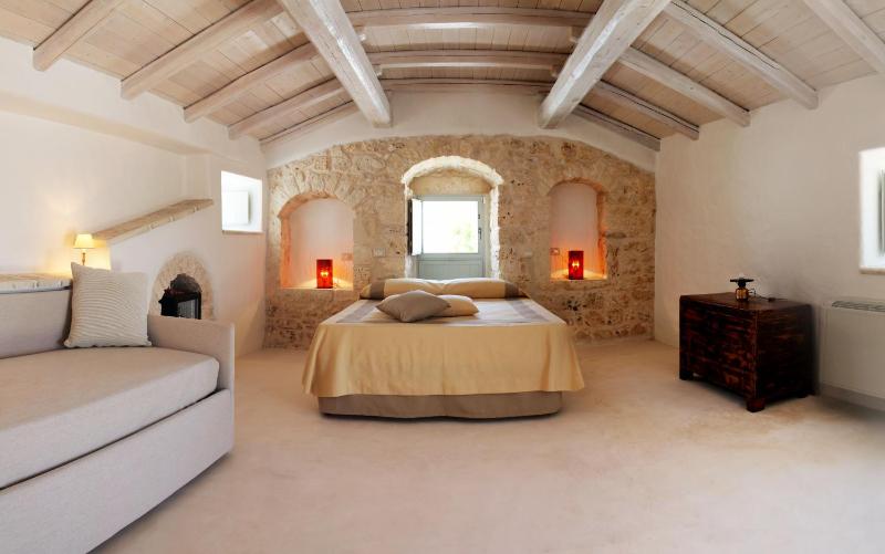 Deluxe Double Room with Castle View image 4