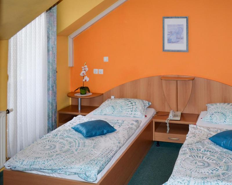 Double Room image 3