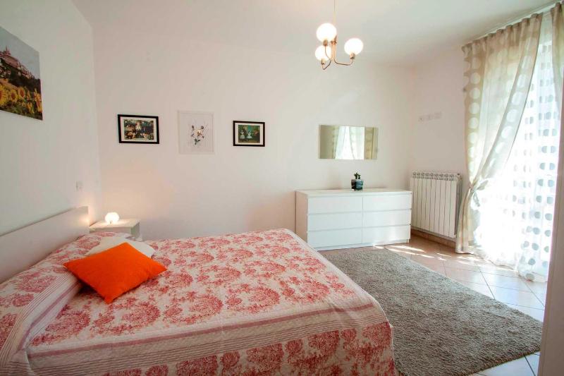 One-Bedroom Apartment image 2