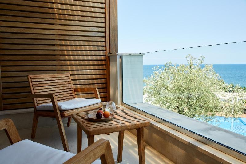 Superior Room Sea View image 3
