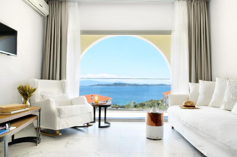 Romantic Loft Suite with Panoramic Sea View image 1