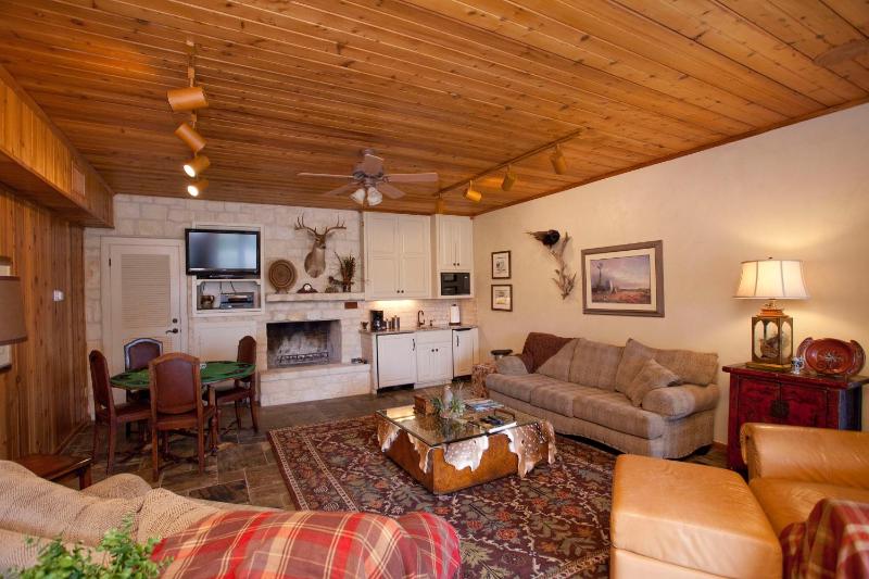 Standard Suite image 3