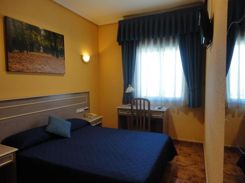 Double or Twin Room image 4