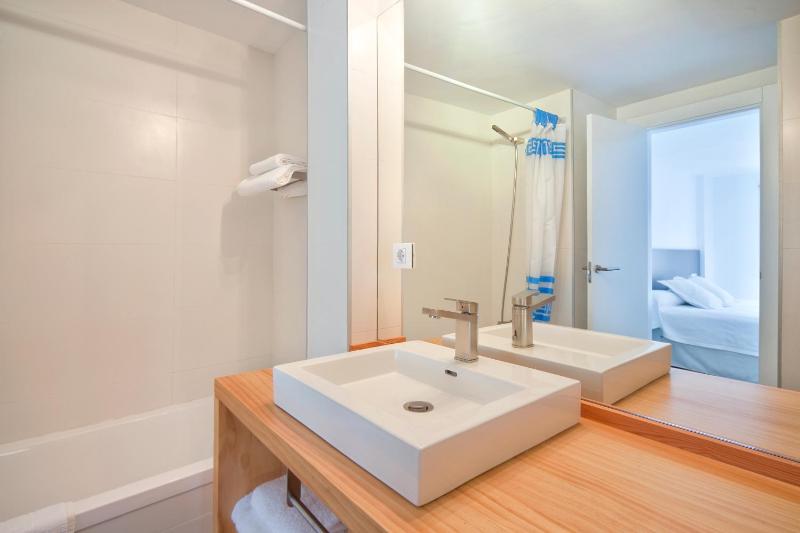 Superior Two-Bedroom Apartment image 2