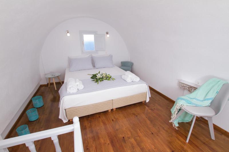 Evilio Houses Oia Santorini - image 17