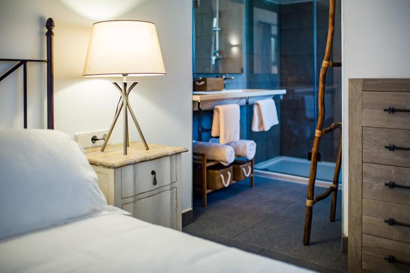 Standard Double Room image 2