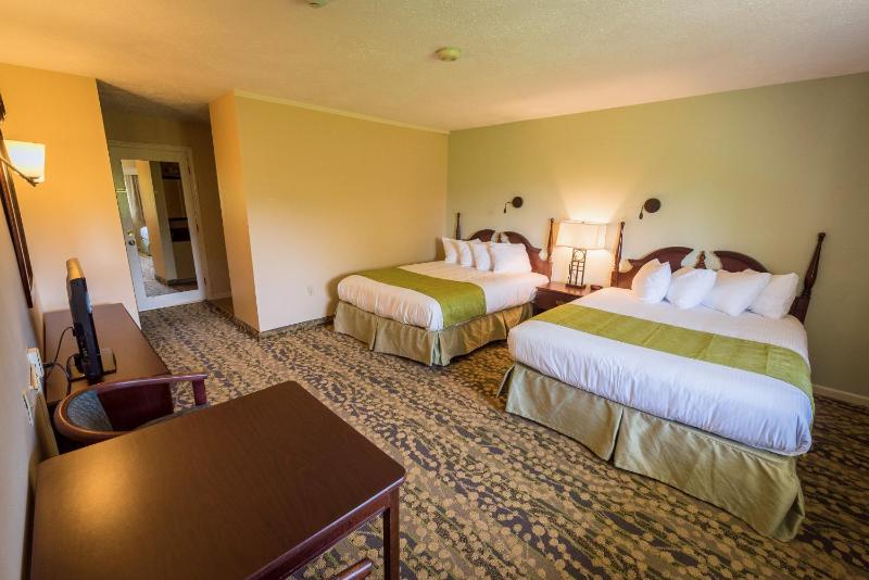 Double Queen Room with Garden View  image 2