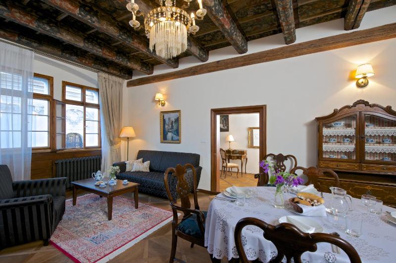 2-Bedroom Apartment with Prague Castle View image 3