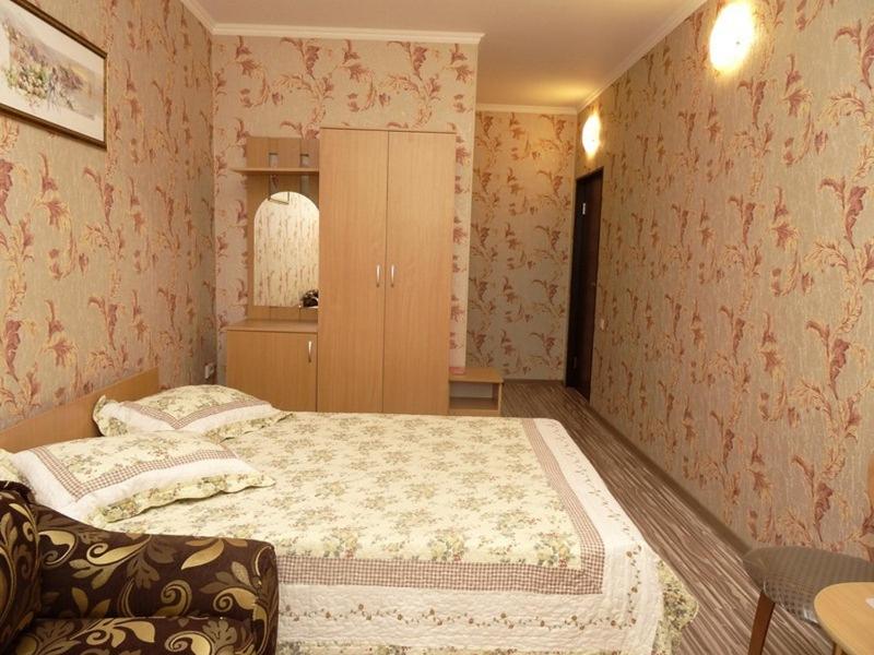 Double Room with Extra Bed image 2