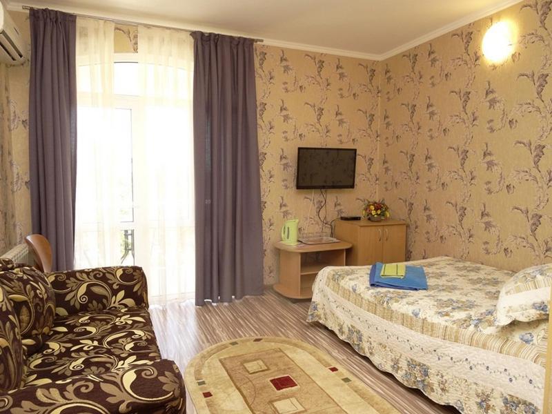 Quadruple Room with Balcony image 3