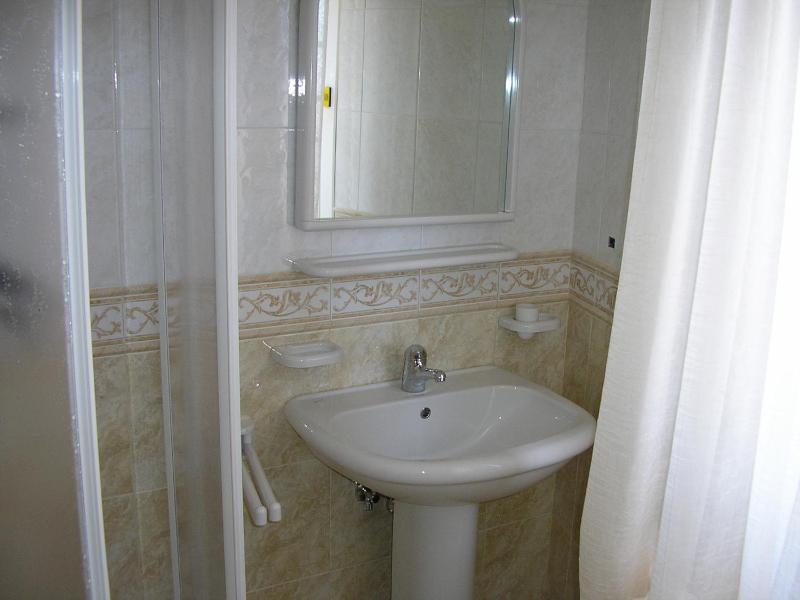 Quadruple Room image 4