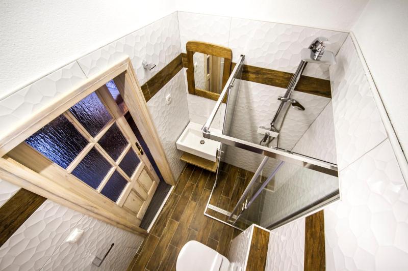 OH Apartments & Rooms - image 10